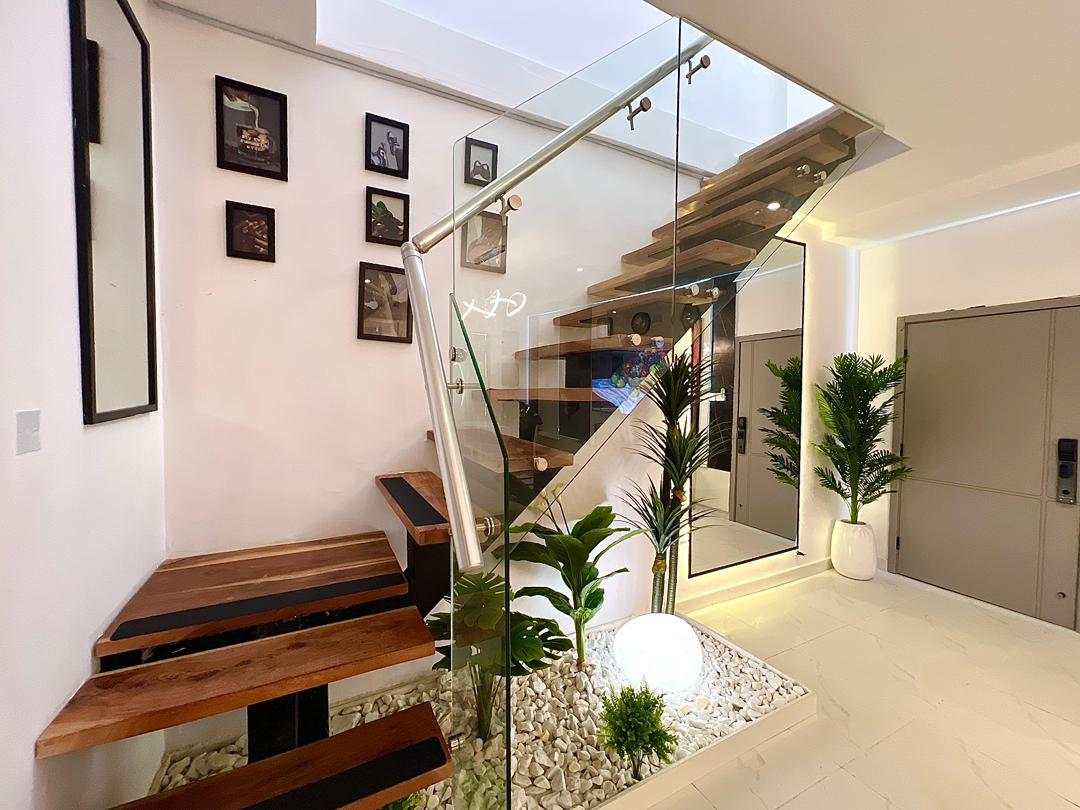 Internal stairwell and common circulation area
